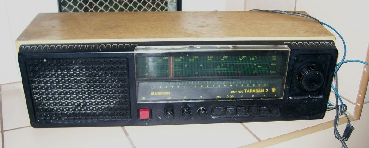 Radio Unitra — gra, ładna skrzynka